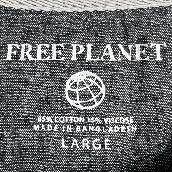 Free Planet T-shirt men’s Large surfboard tropical design Armpit to armpit: 21“ - Picture 5 of 7